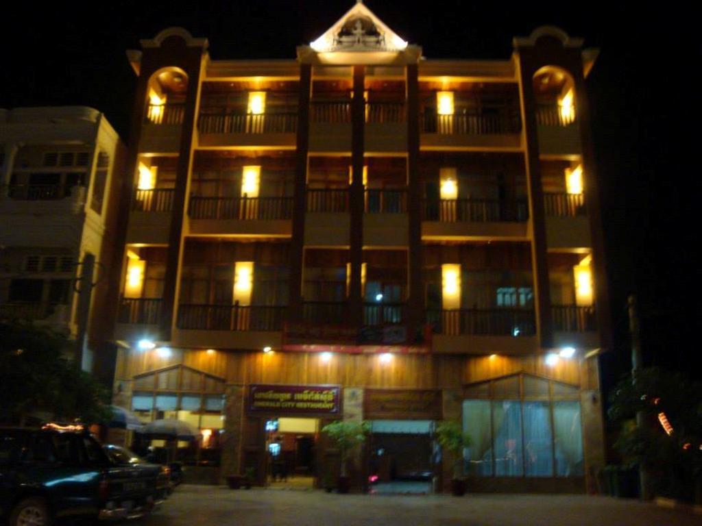 Emerald City Hotel Сием Реап Екстериор снимка